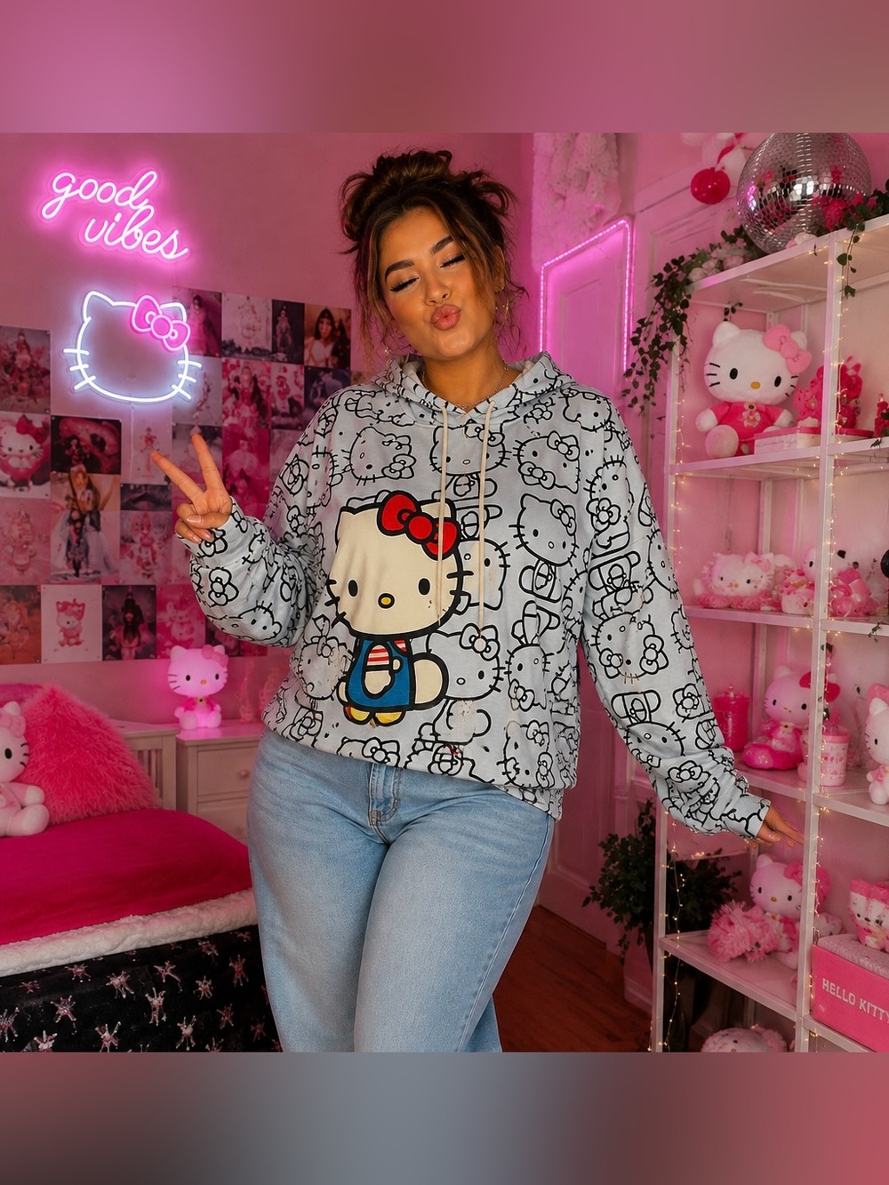SHEIN x Hello Kitty & Friends 4XL Gray Allover Print Cropped Hoodie Pullover